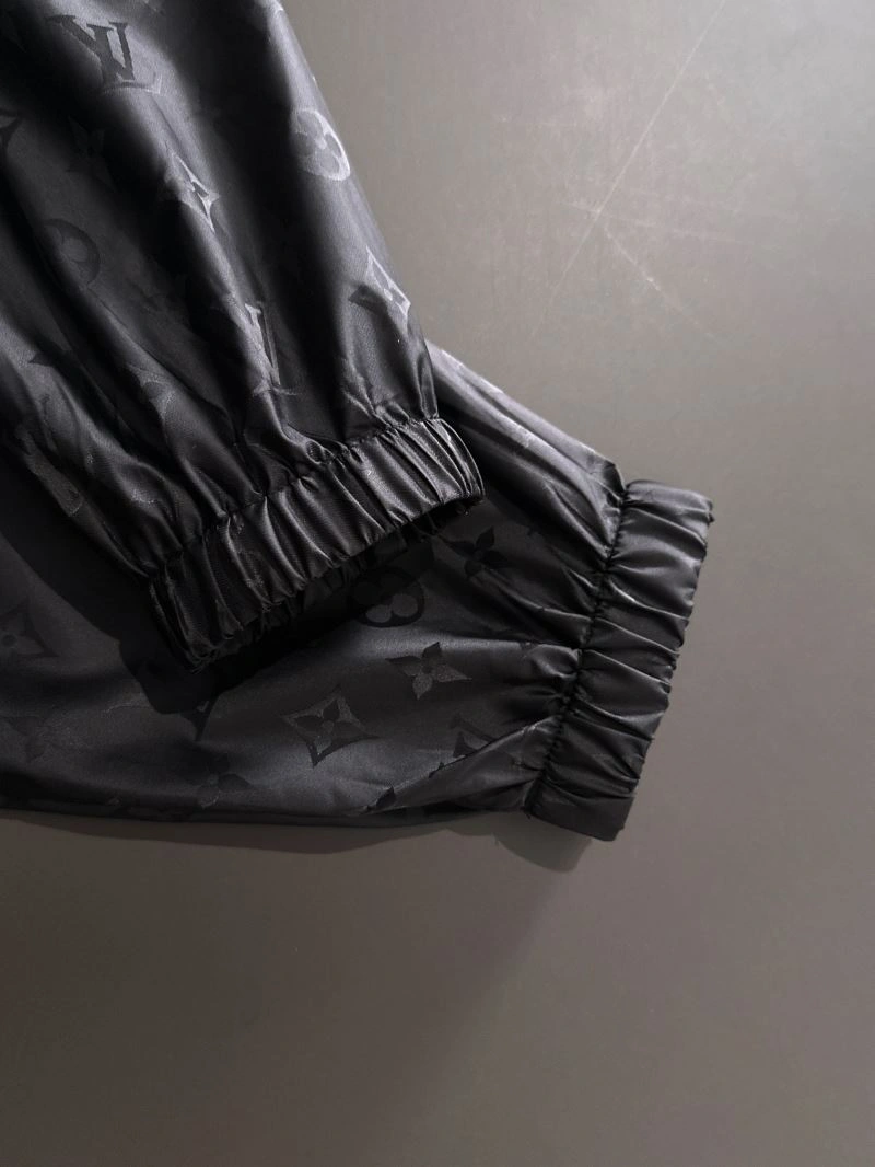 Breathable Louis Vuitton Outwear 137778
