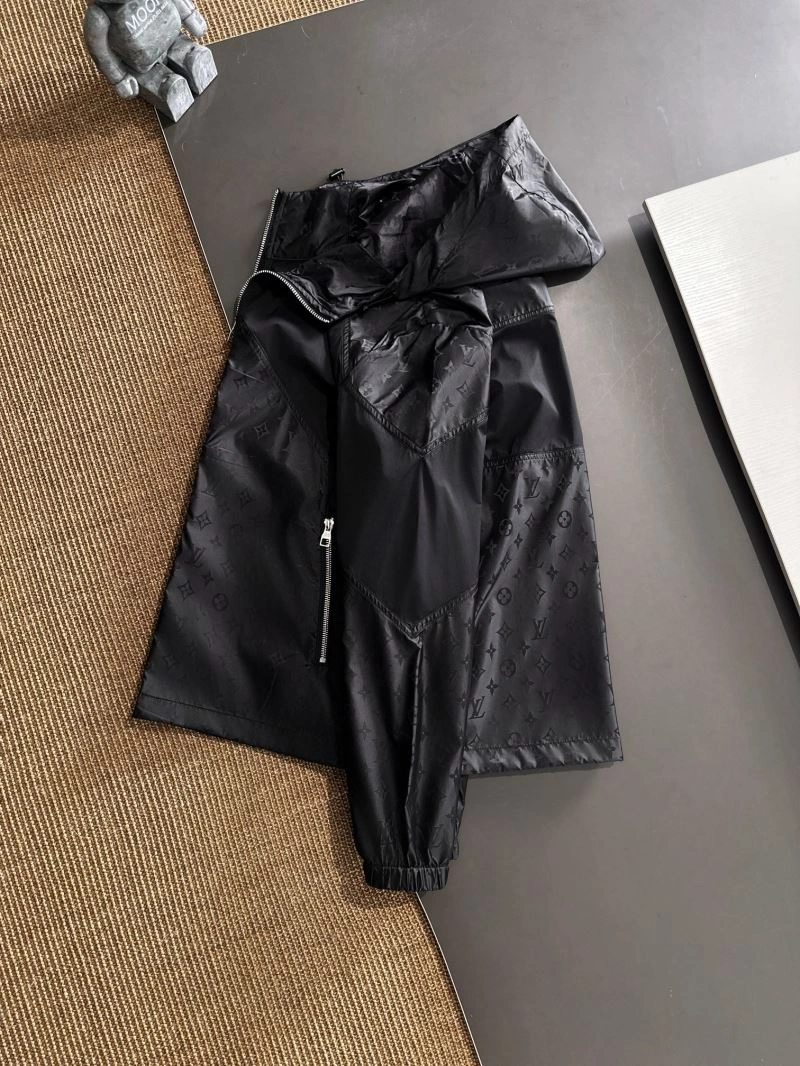 Breathable Louis Vuitton Outwear 137778