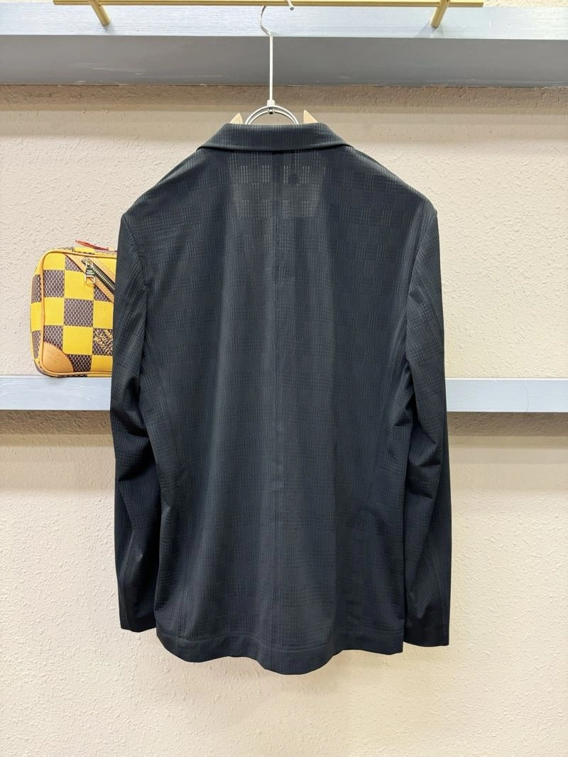 Flexible Louis Vuitton Outwear 137769