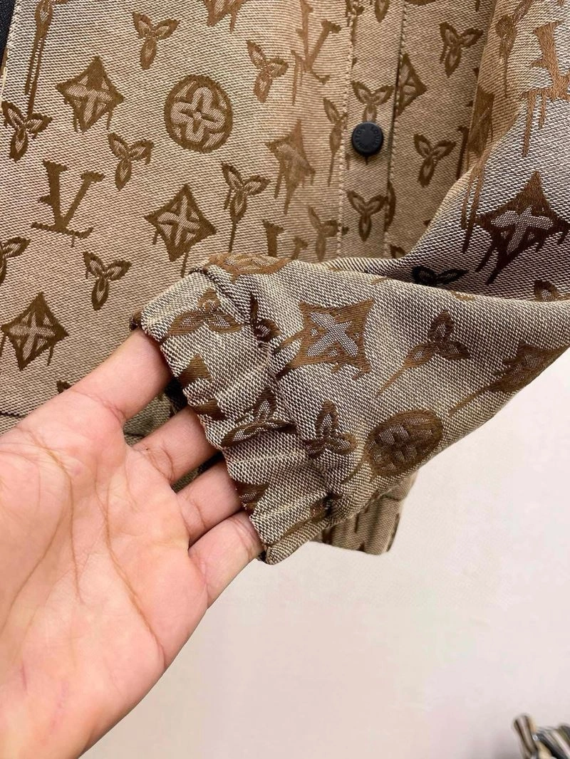 Soft Louis Vuitton Outwear 137768