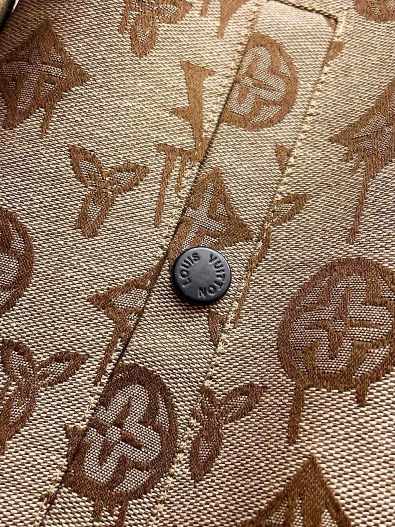 Soft Louis Vuitton Outwear 137768