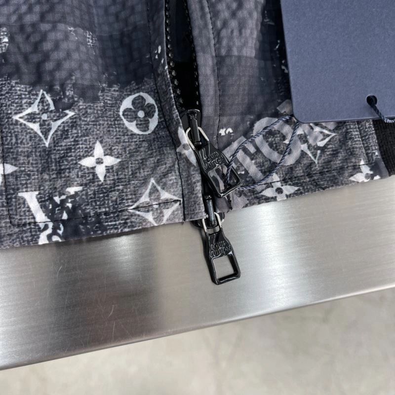 QuickDry Louis Vuitton Outwear 137757