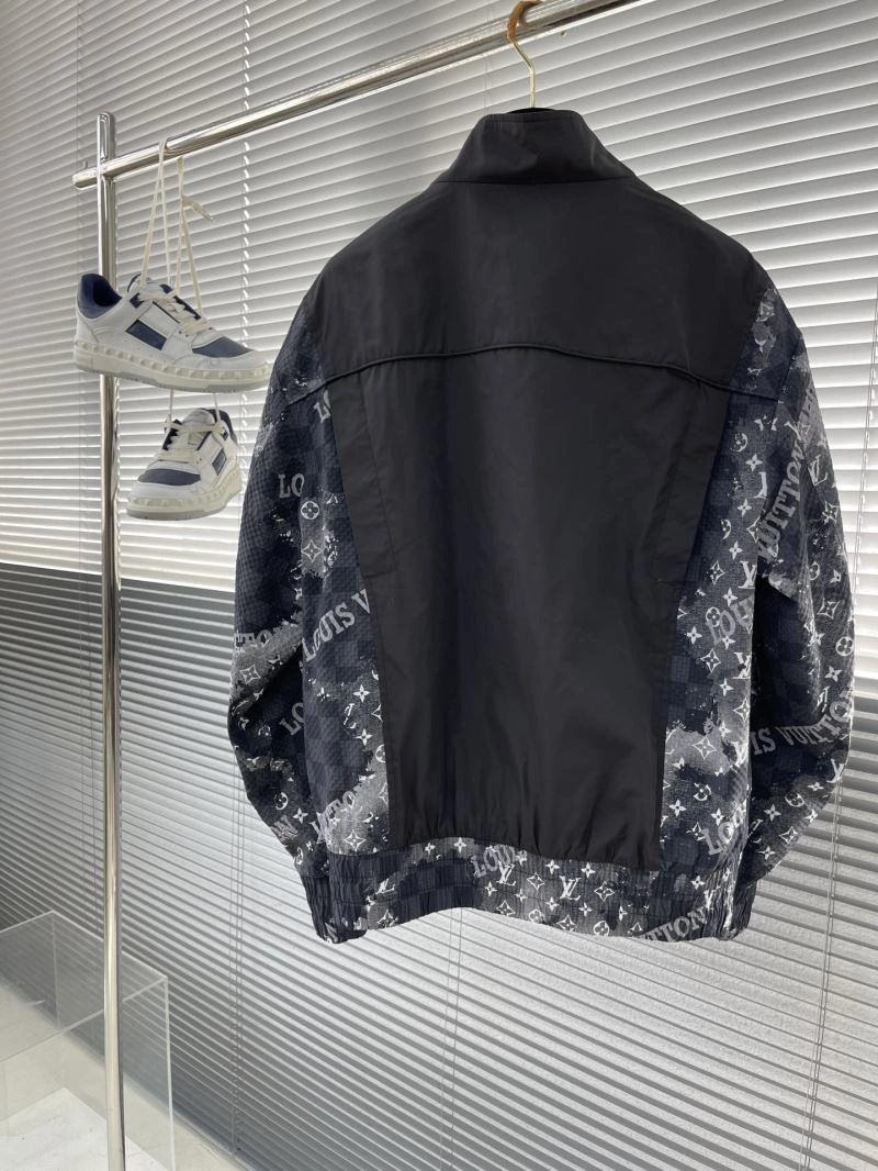 Louis Vuitton Outwear Resilient 137770