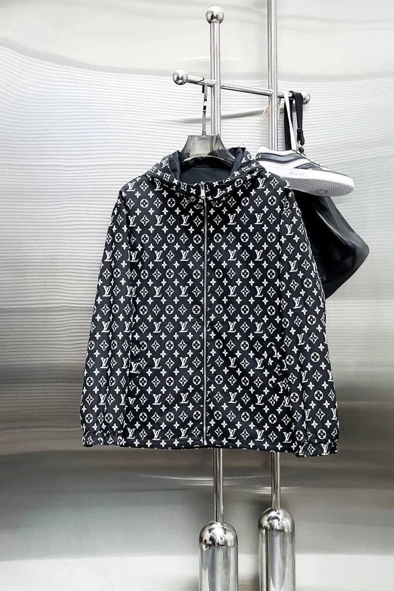 Practical Louis Vuitton Outwear 137762