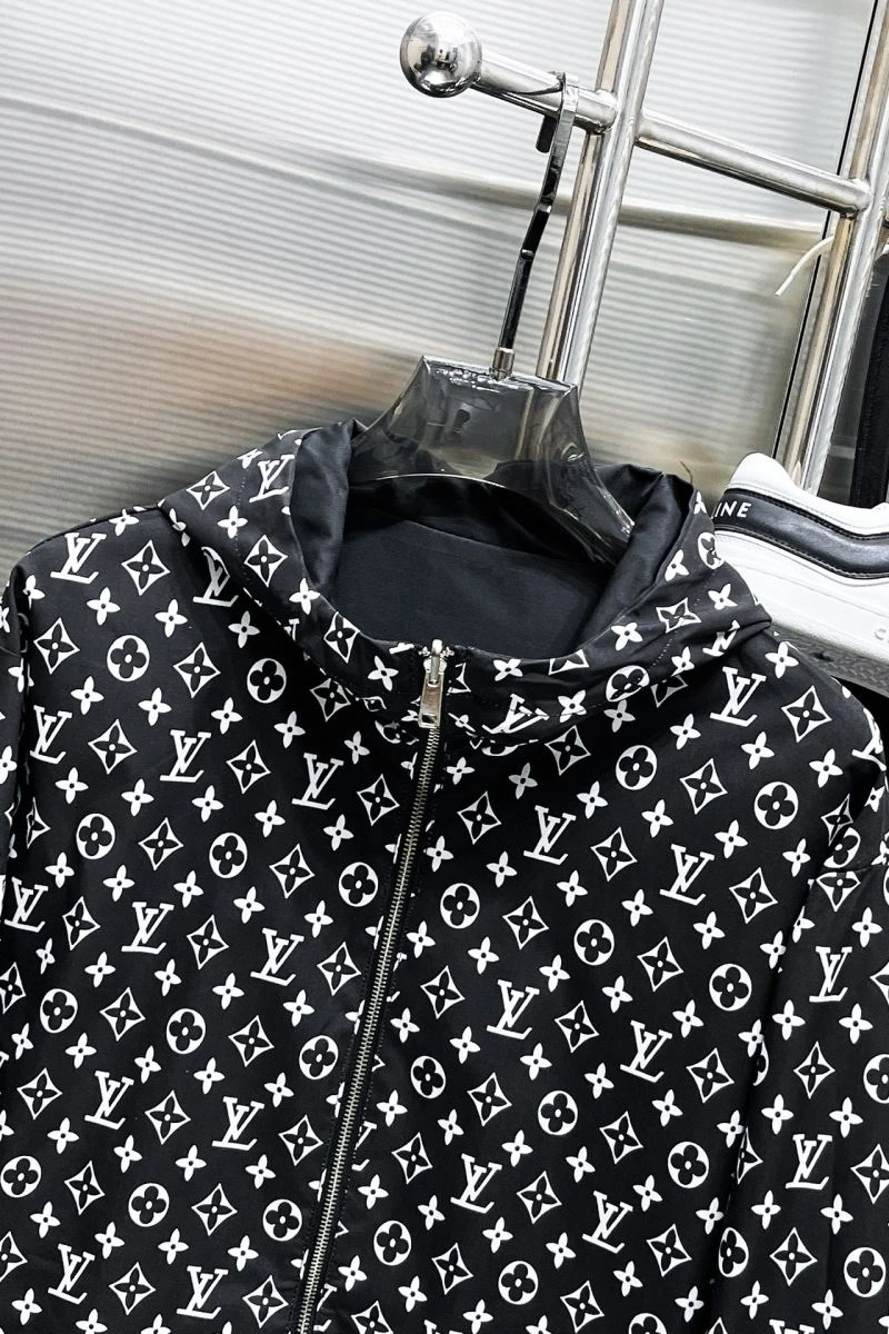 Practical Louis Vuitton Outwear 137762