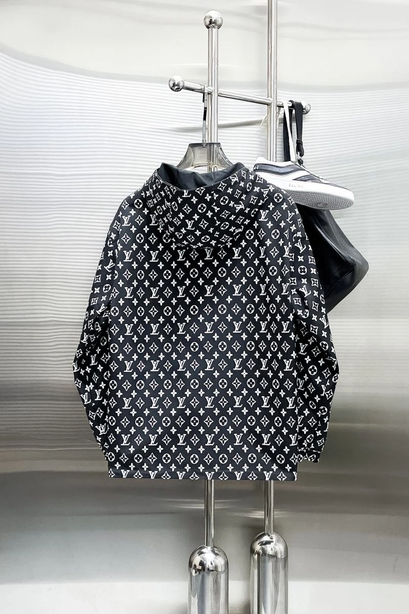 Practical Louis Vuitton Outwear 137762