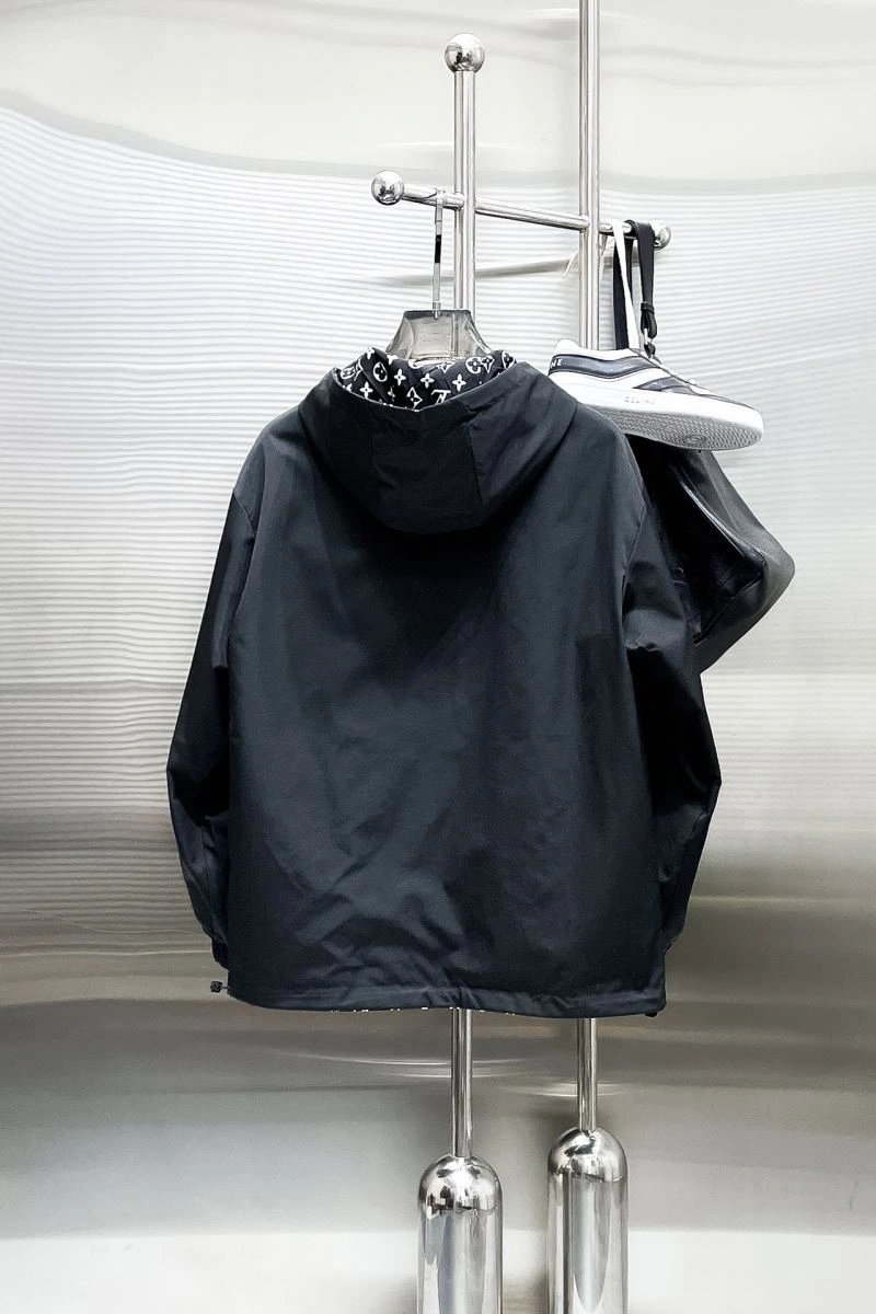 Practical Louis Vuitton Outwear 137762