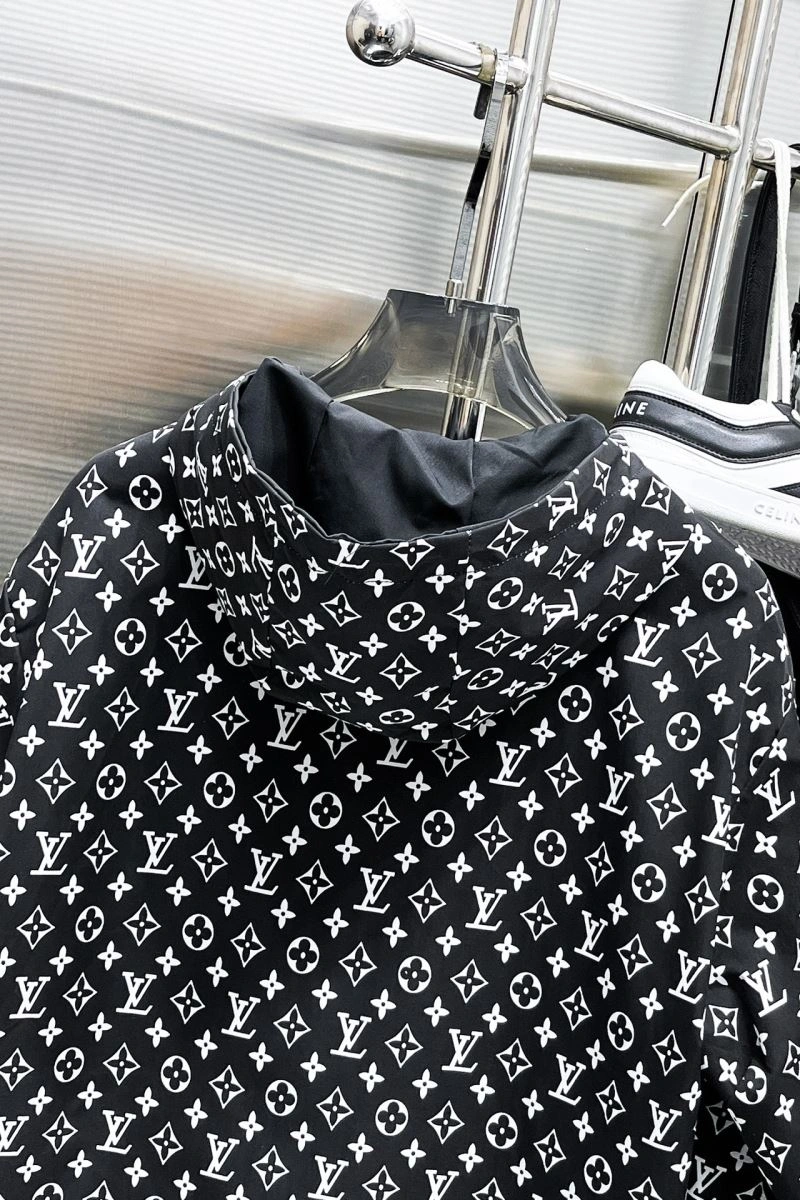Practical Louis Vuitton Outwear 137762