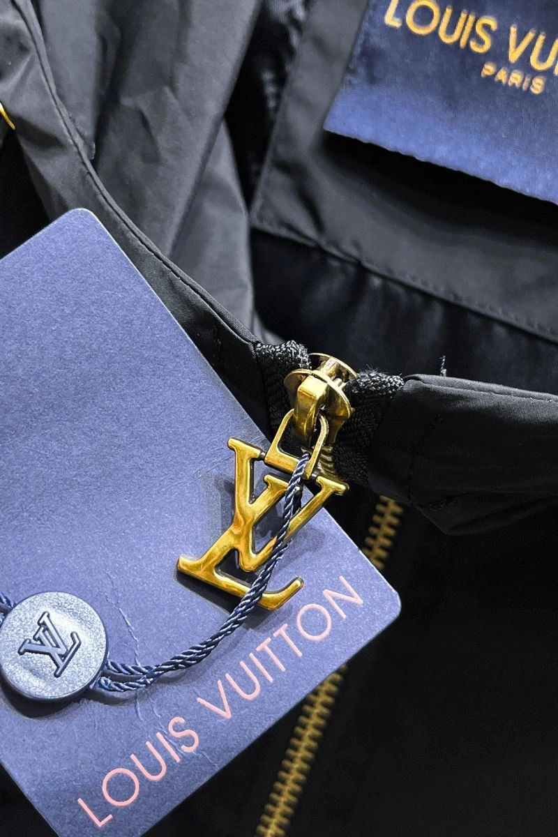 Louis Vuitton Outwear GoAnywhere 137755