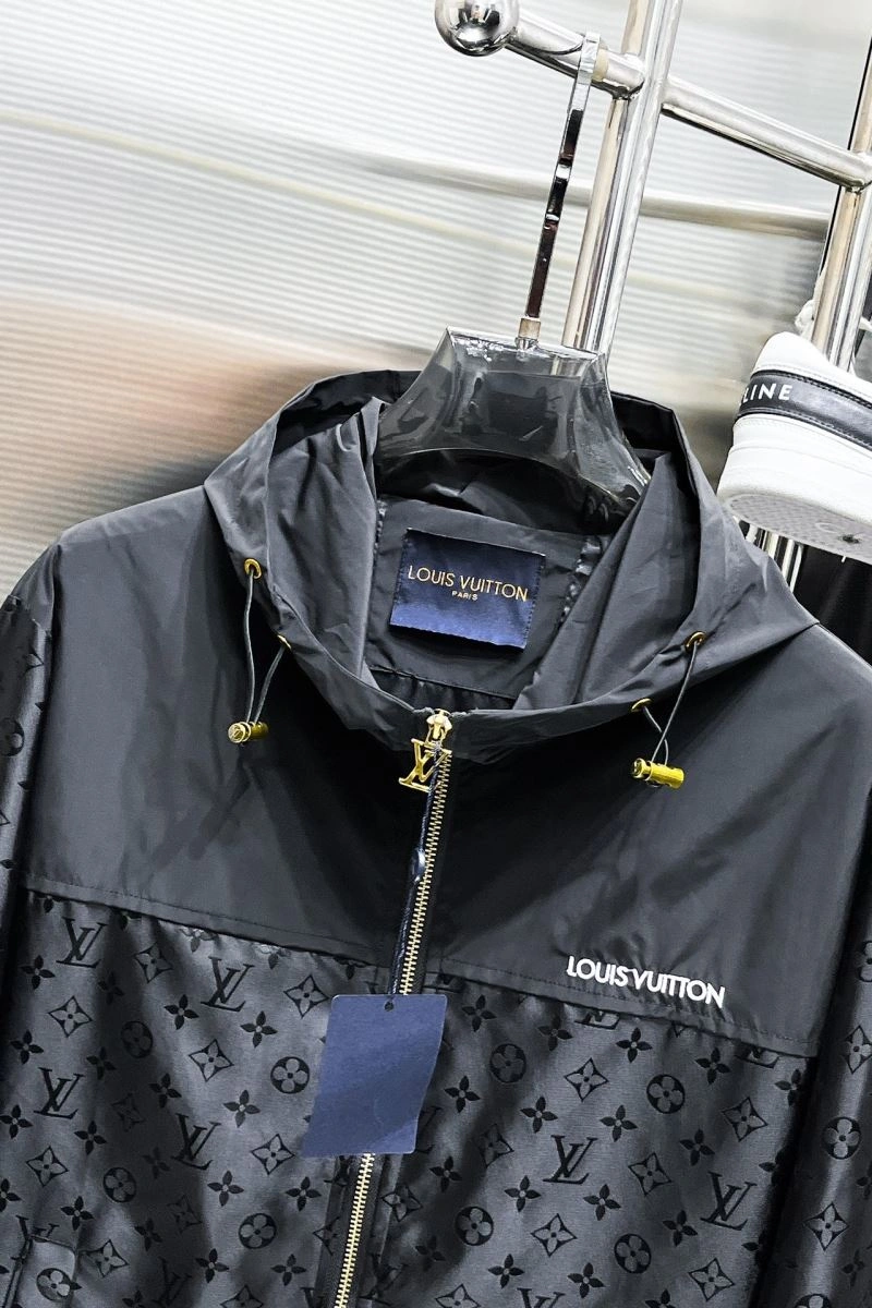 Louis Vuitton Outwear GoAnywhere 137755
