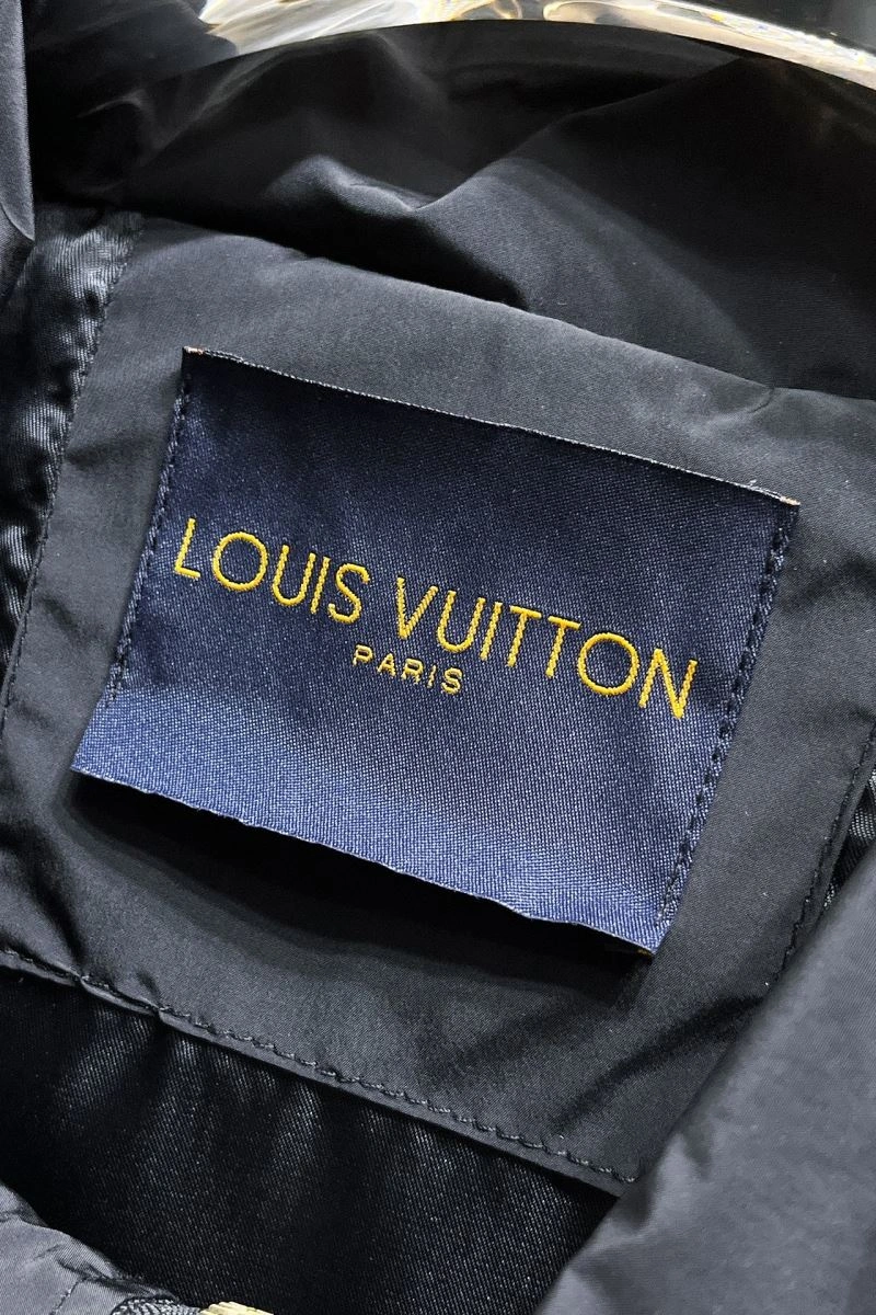 Louis Vuitton Outwear GoAnywhere 137755