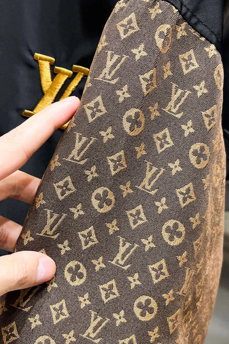 Louis Vuitton Outwear Chic 137749