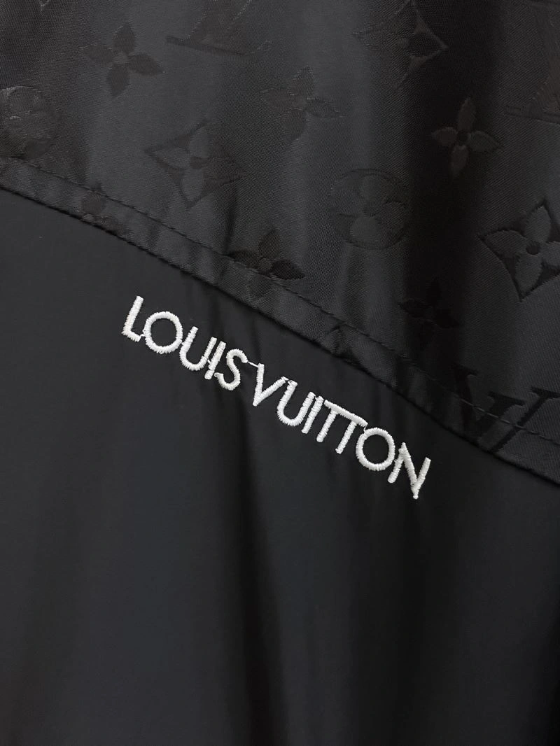 Durable Louis Vuitton Outwear 137750