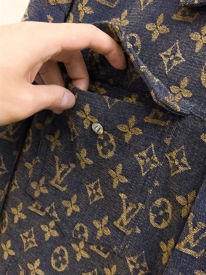 Flexible Louis Vuitton Outwear 137743