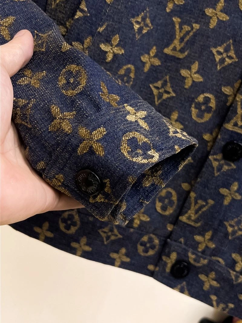 Flexible Louis Vuitton Outwear 137743