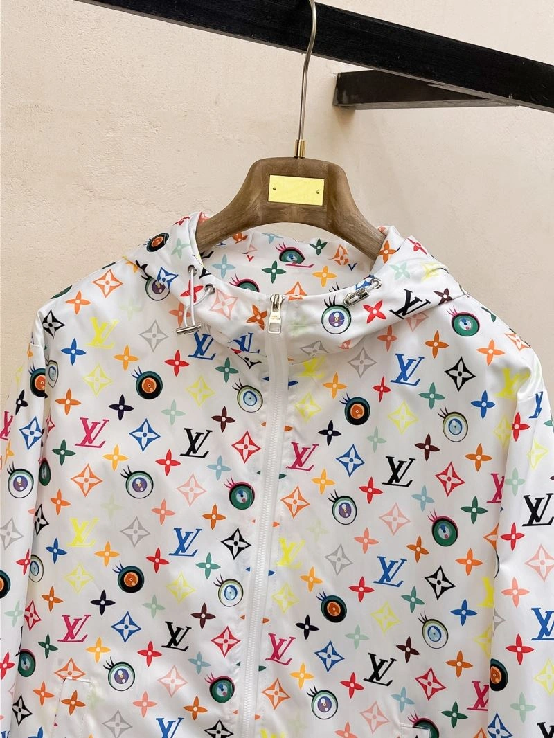 Sporty Louis Vuitton Outwear 137772