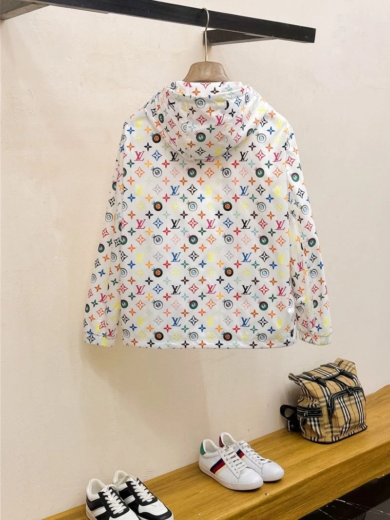 Sporty Louis Vuitton Outwear 137772