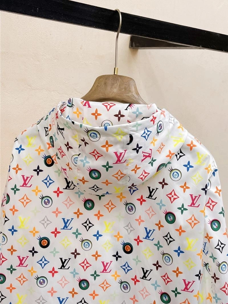 Sporty Louis Vuitton Outwear 137772