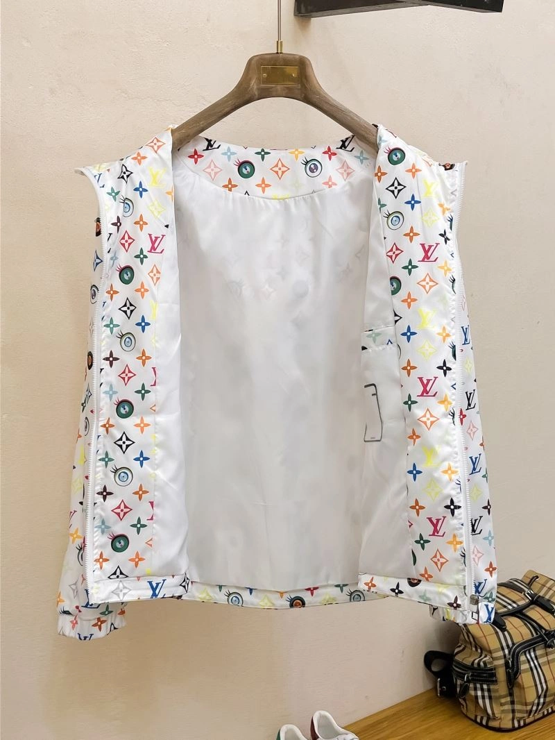 Sporty Louis Vuitton Outwear 137772