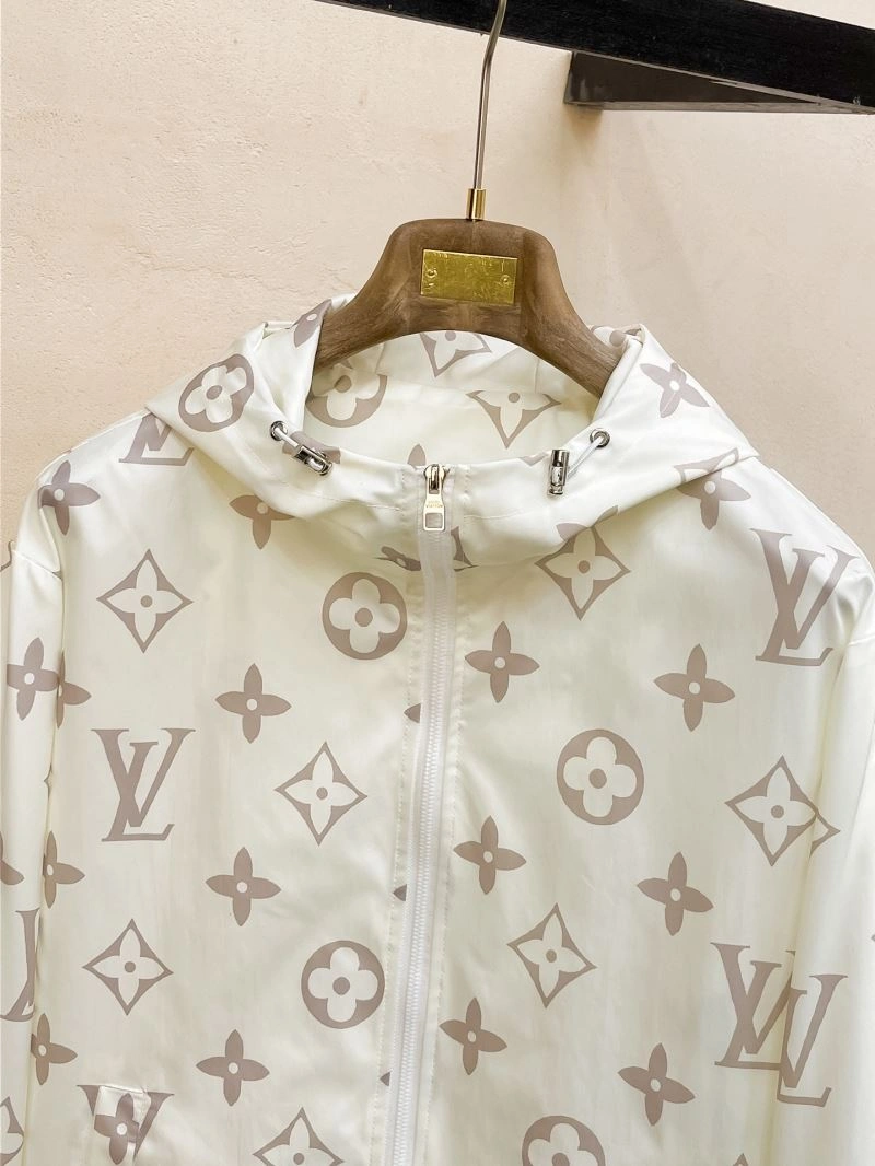 Minimalist Louis Vuitton Outwear 137739