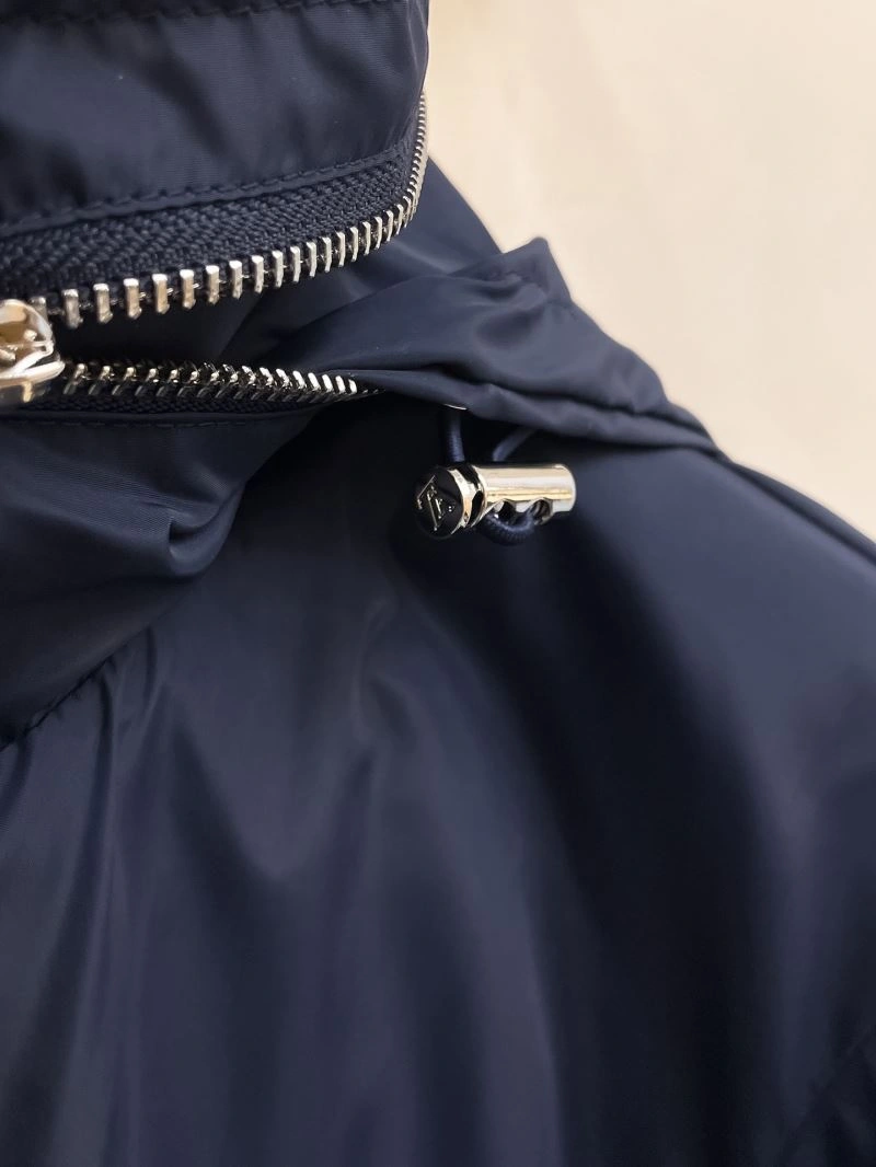Stretchable Louis Vuitton Outwear 137734