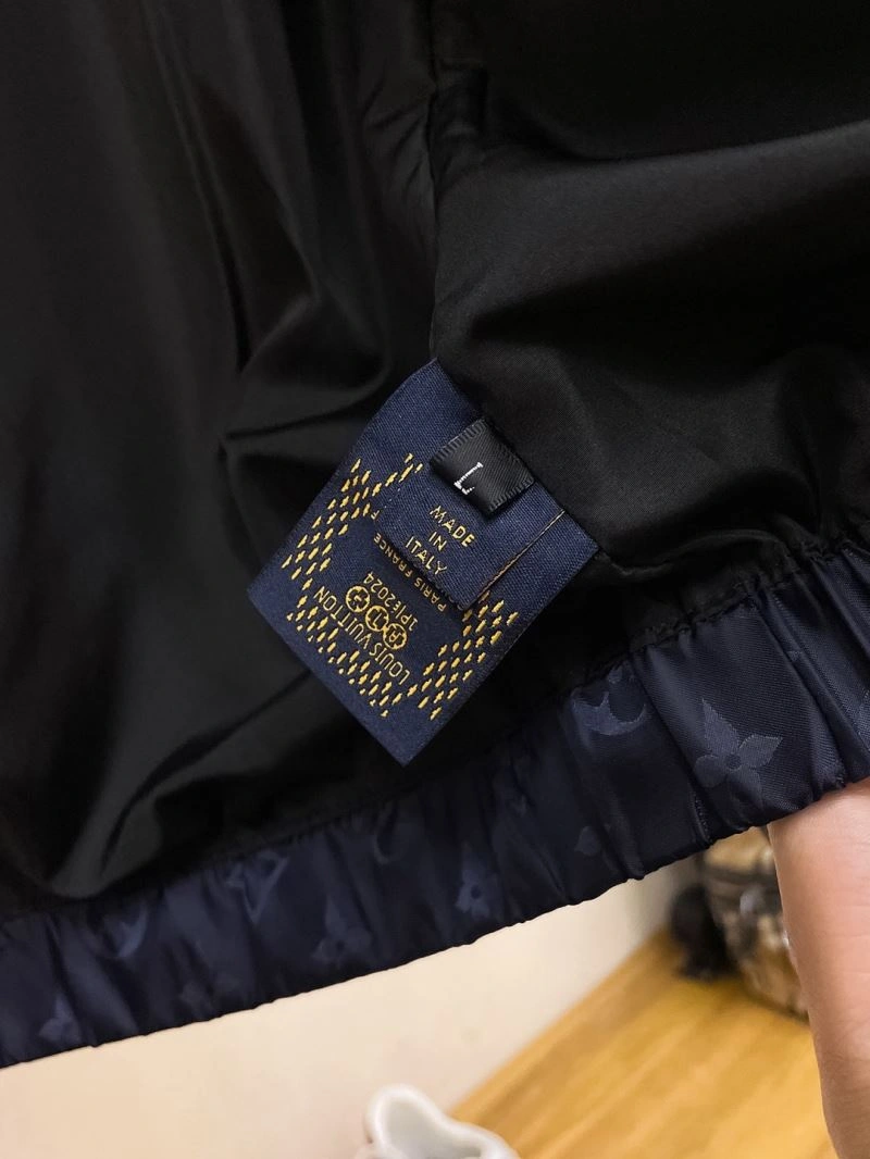 Stretchable Louis Vuitton Outwear 137734