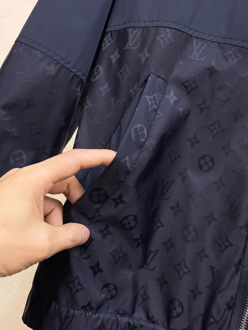 Stretchable Louis Vuitton Outwear 137734