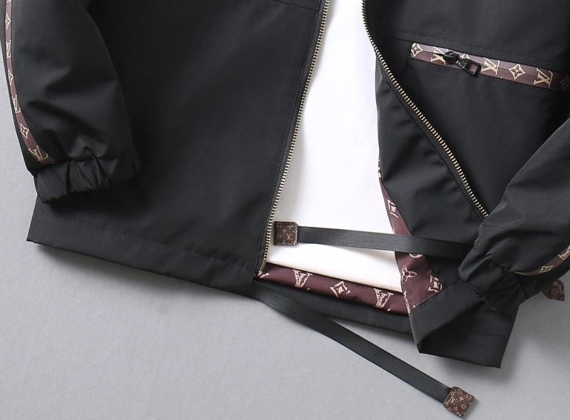 Bright Louis Vuitton Outwear 137728