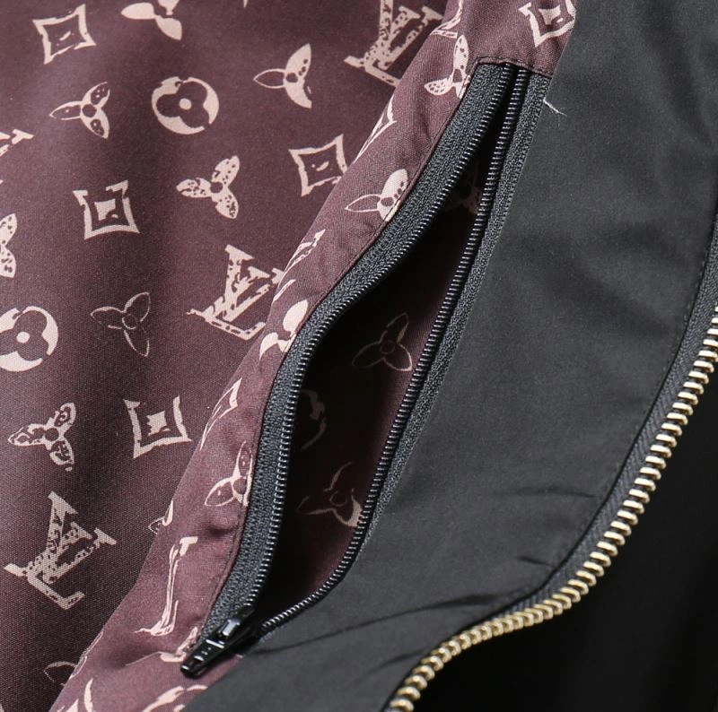 Bright Louis Vuitton Outwear 137728