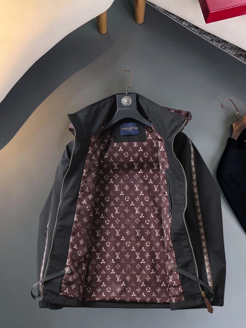 Bright Louis Vuitton Outwear 137728