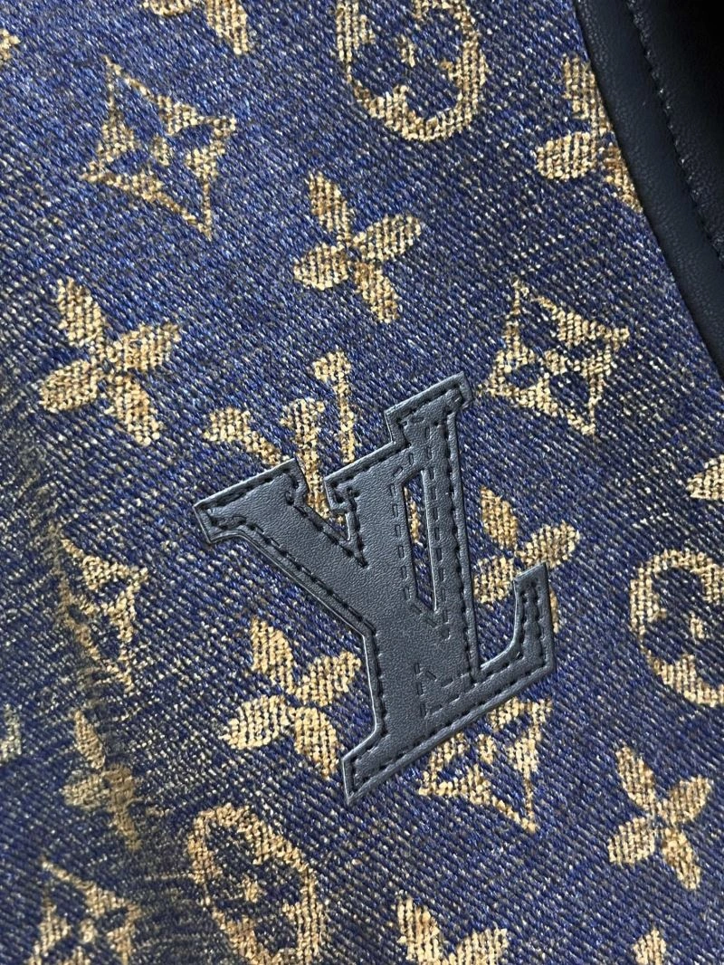 WaterResistant Louis Vuitton Outwear 137716