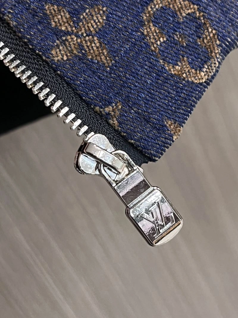 WaterResistant Louis Vuitton Outwear 137716