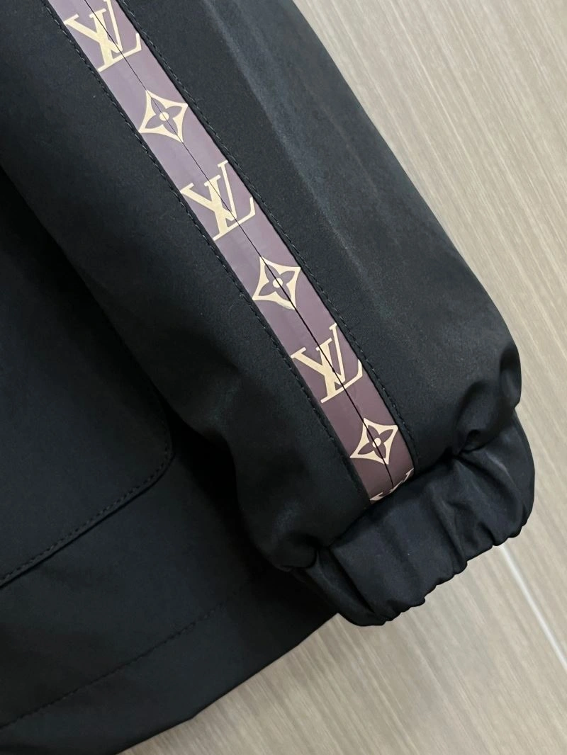 Louis Vuitton Outwear Chic 137720