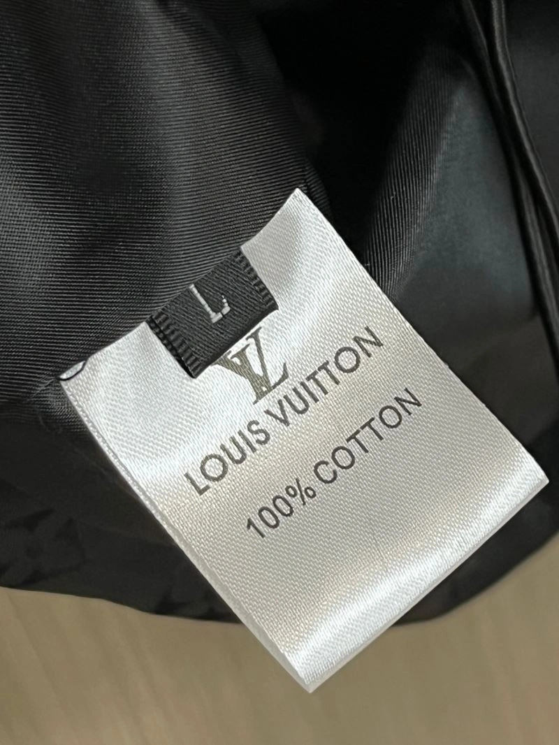 Louis Vuitton Outwear Lightweight 137706