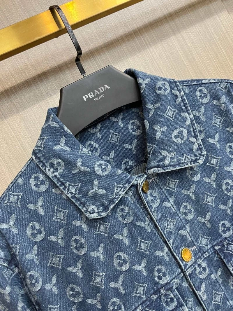Bold Louis Vuitton Outwear 137703