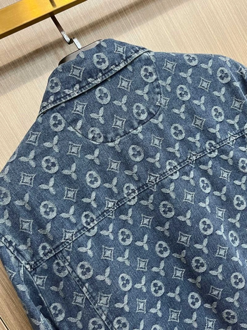 Bold Louis Vuitton Outwear 137703