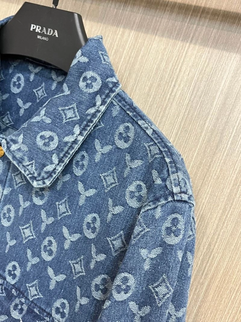 Bold Louis Vuitton Outwear 137703
