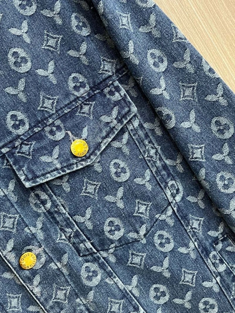 Bold Louis Vuitton Outwear 137703