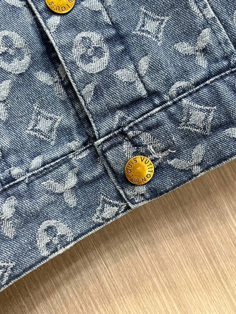Bold Louis Vuitton Outwear 137703