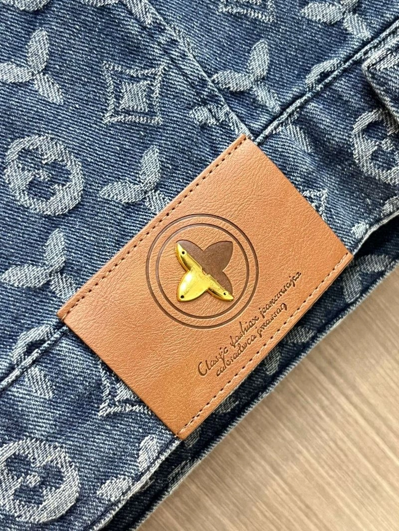 Bold Louis Vuitton Outwear 137703