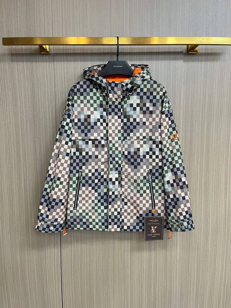 Refined Louis Vuitton Outwear 137702