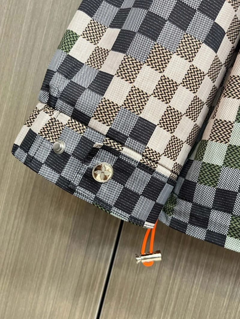 Refined Louis Vuitton Outwear 137702