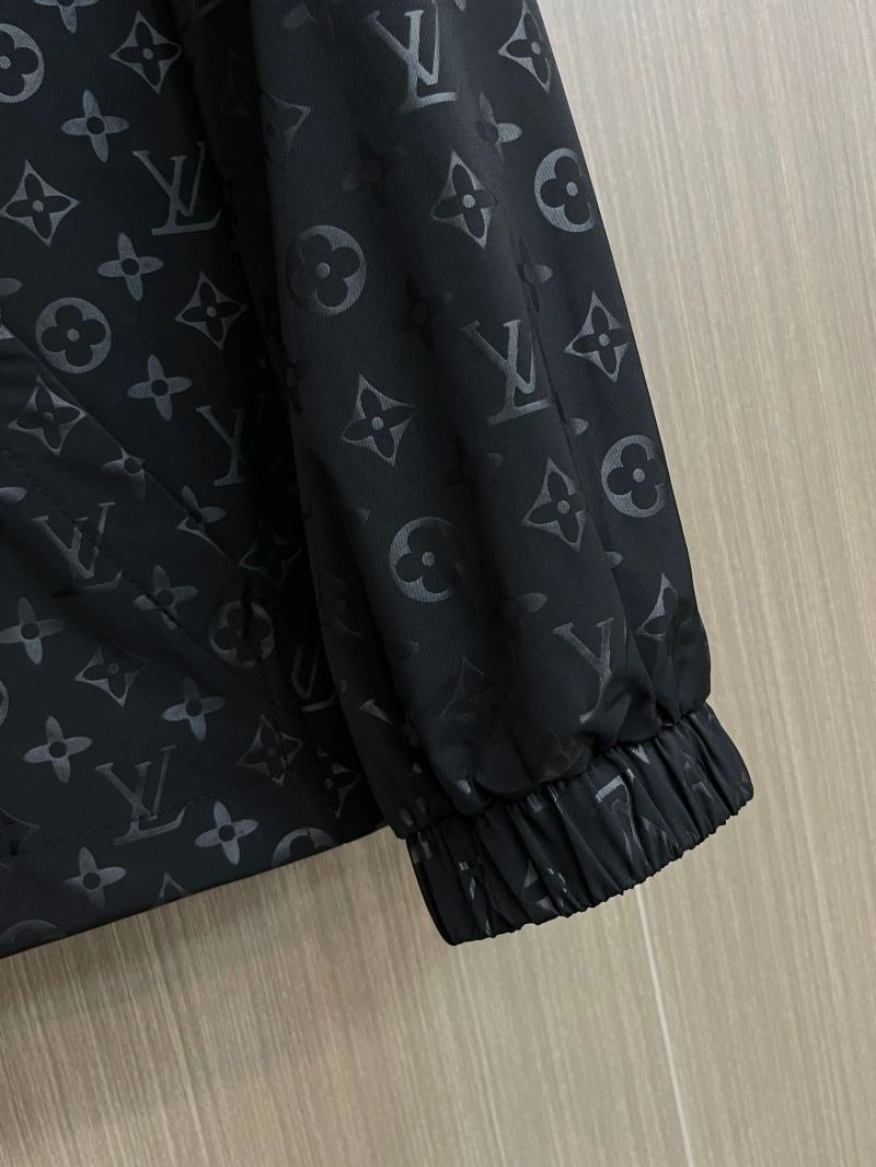 Louis Vuitton Outwear Sleek 137699