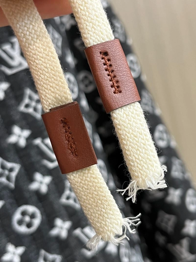 Lightweight Louis Vuitton Outwear 137687