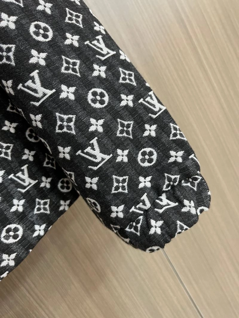 Lightweight Louis Vuitton Outwear 137687