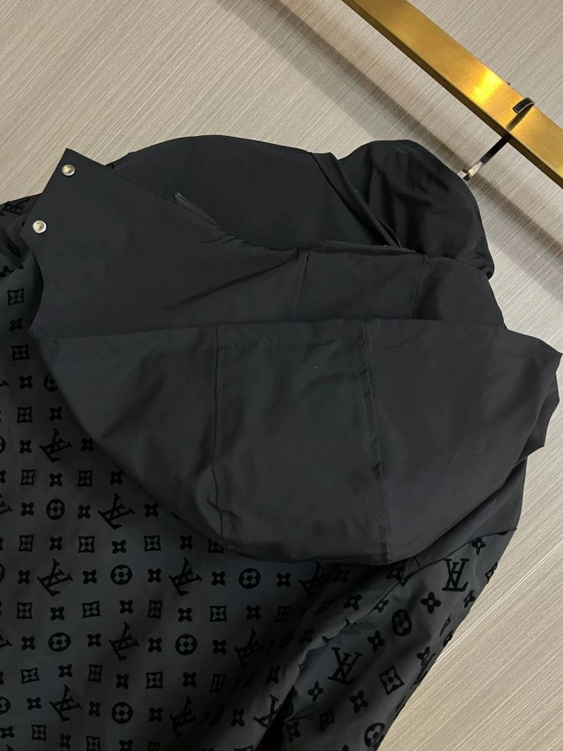 Breathable Louis Vuitton Outwear 137695
