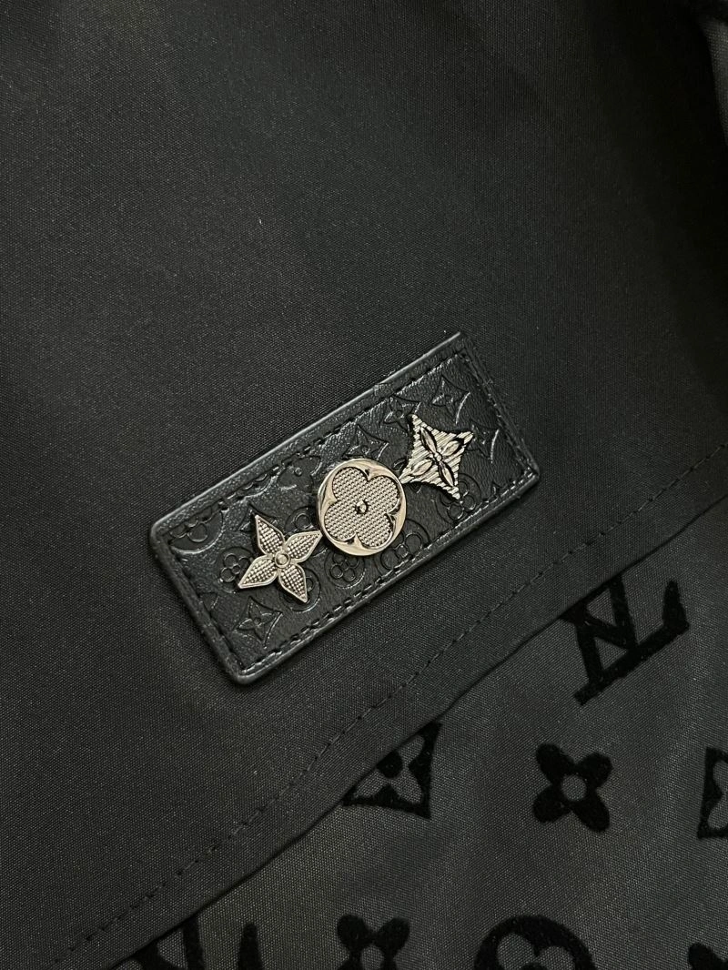 Breathable Louis Vuitton Outwear 137695