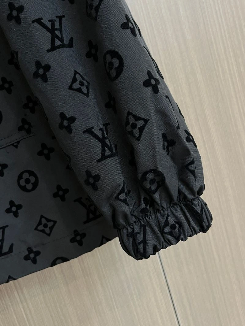 Breathable Louis Vuitton Outwear 137695
