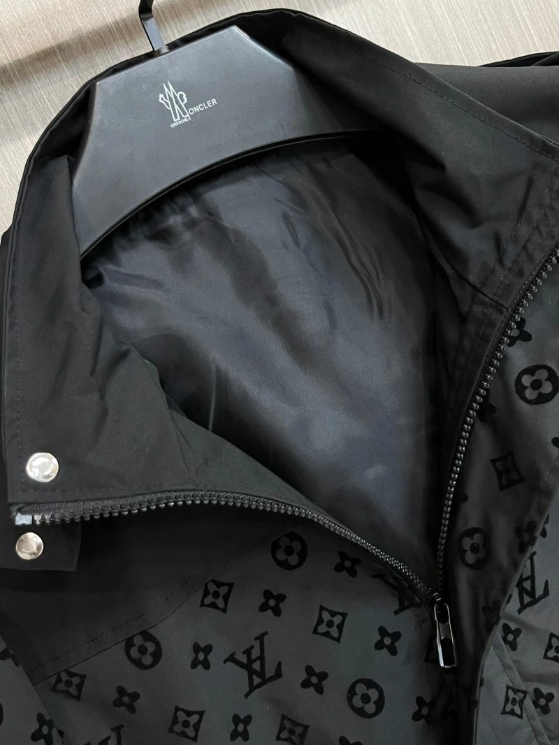 Breathable Louis Vuitton Outwear 137695