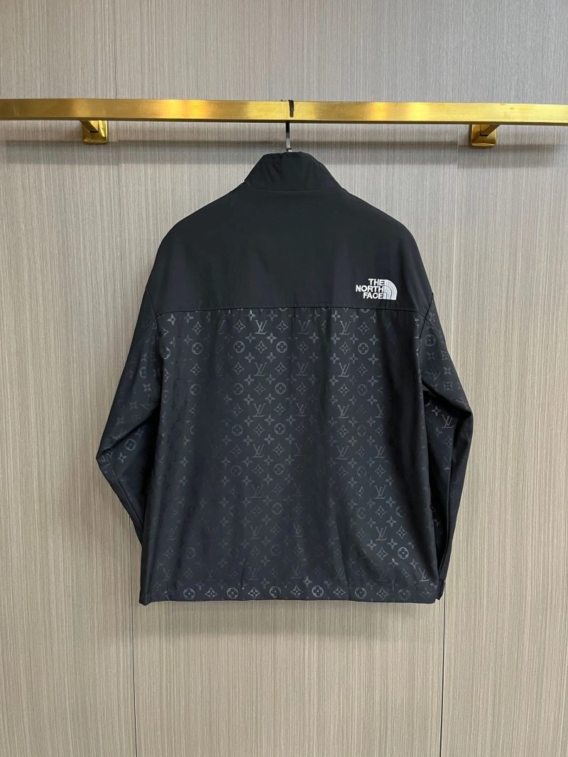 TechFriendly Louis Vuitton Outwear 137679